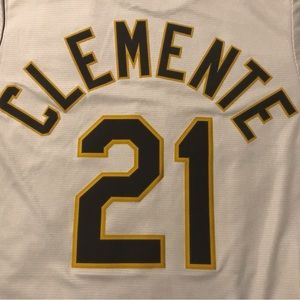 Brand new Nike Clemente jersey from the Pittsburgh Pirates size is Medium